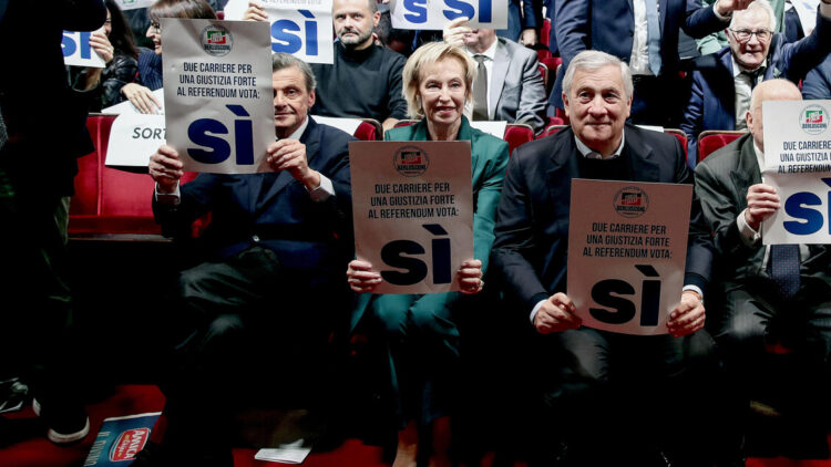 Forza Italia apre a Calenda, lui: ‘Collaboro ma non con gli estremisti’