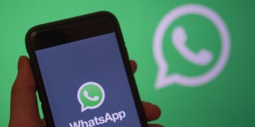 In Italia le aziende pagheranno per avere i loro chatbot su WhatsApp