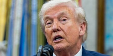 Borse chiudono toniche, Trump sceglie Warsh per la Fed