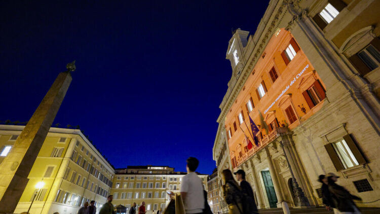 La maggioranza tenta blitz sul condono edilizio, ma arriva lo stop