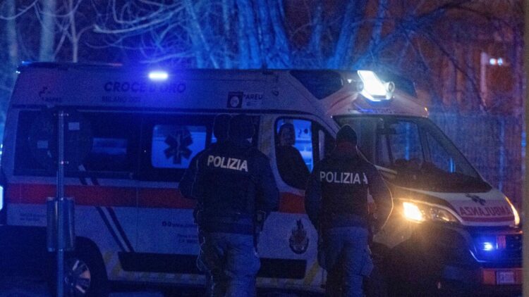 L’agente che ha sparato è indagato, interrogato in Questura a Milano
