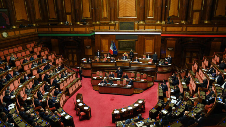 Riammessi 12 emendamenti al Milleproroghe, non c’è il condono edilizio