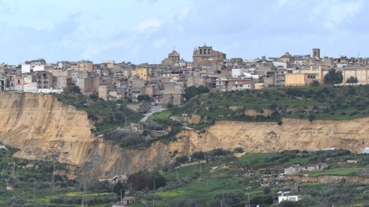 M5s, cittadini lasciati soli, governo doveva mandare l’esercito per il maltempo