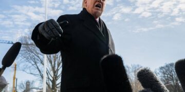 “Il tempo sta per scadere”, ultimatum di Trump all’Iran. Ira di Teheran: “Reagiremo”