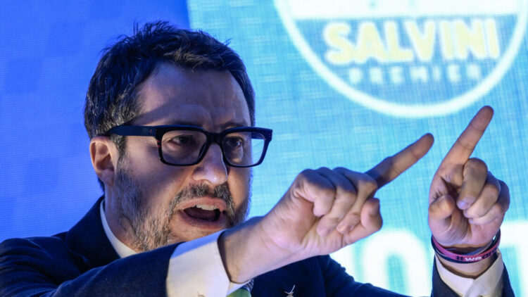 Salvini, spero decreto sicurezza mercoledì, con tutela per agenti