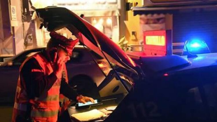 Morto colpito da coltello sul balcone di casa in Lunigiana