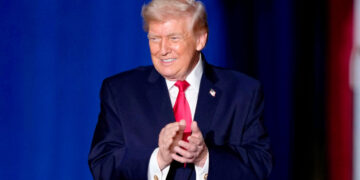 Crollo oro e argento, perché c’è dietro Trump: investire conviene ancora?