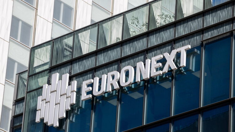 Borsa: Europa tiene con ‘old economy’, deboli le banche bene le tlc