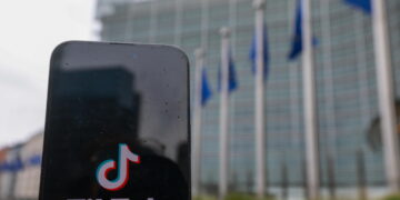 L’Ue: ‘TikTok viola le regole digitali, il design crea dipendenza’