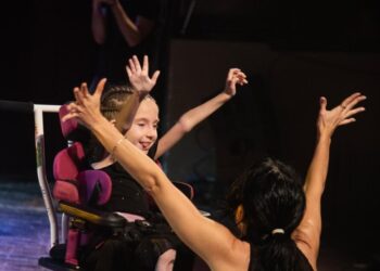 La danza di Sarah sulla sedia a rotelle. Ha 11 anni