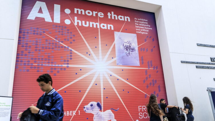 Illusione di sapere dell’IA, ‘pericolo per stampa e democrazia’