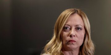 Askatasuna, Meloni: “Su sicurezza non arretriamo. Schlein invoca unità? Speriamo”. La dem: “Sono loro a dividere”