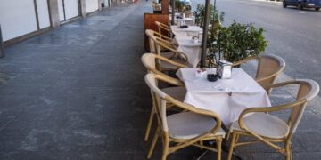 Bollette luce e gas di negozi e ristorante, fino a +70%: 10mila euro al mese