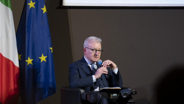 Mantovano: ‘I cattolici voteranno sì’. È scontro con il no