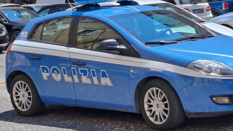 Trovato morto in un casolare a Roma, un fermo