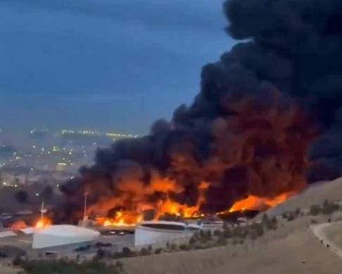 Iran, prezzo del petrolio supera 100 dollari. Trump si arrabbia con Israele per attacchi