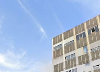 Una cura per la bimba che non poteva aprire gli occhi senza dolore