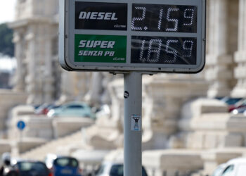 Il governo pensa a un bonus anti-rincari, dubbi su accise mobili