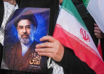 Iran, il regime perde i pezzi e si rafforza: il paradosso della guerra di Trump