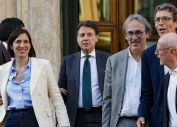Lo stop a Schlein del M5s e di Avs sull’Ucraina: ‘Basta armi’