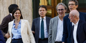 Lo stop a Schlein del M5s e di Avs sull’Ucraina: ‘Basta armi’
