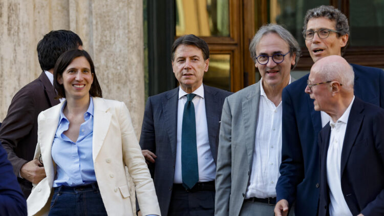 Lo stop a Schlein del M5s e di Avs sull’Ucraina: ‘Basta armi’