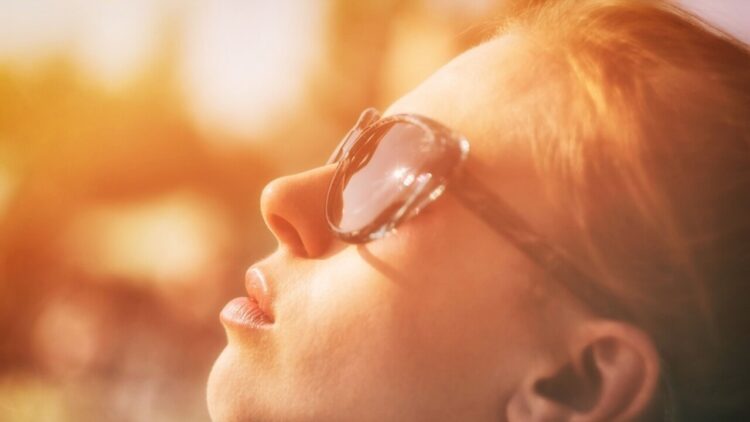 ‘Il sole protegge dal melanoma’, bufera sul post della nutrizionista