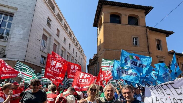 Sindacati, ‘decreto Pa regalerà 1,3 miliardi a sanità privata senza rinnovi dei Ccnl’