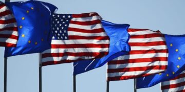 Trump impone nuovi dazi tra il 10 e 12,5 per cento a oltre 60 paesi