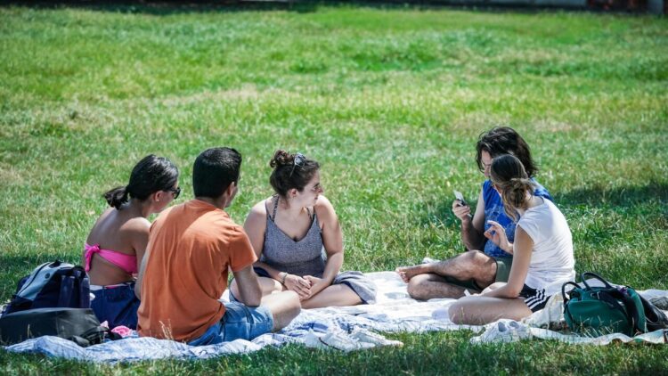 Frutta, verdura e molta acqua, la guida dell’Iss per il pranzo di Ferragosto