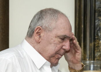 Ecuador, ex presidente Bucaram condannato a 9 anni e 4 mesi