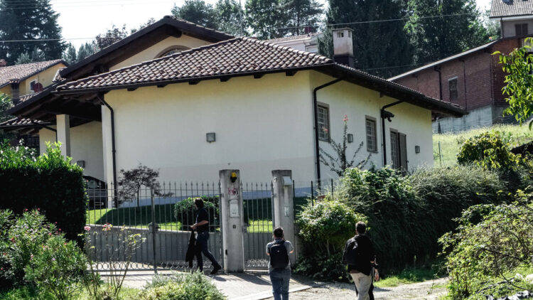 L’autopsia sul corpo di Lazri, ad uccidere un solo proiettile