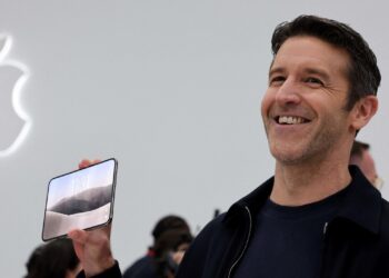 Apple svela il suo primo smartphone pieghevole, l’iPhone Duo