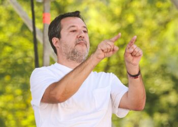 Carburanti, Salvini: “Il costo non calerà a breve, quindi o ti rassegni o ti attrezzi”