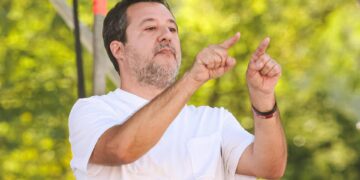 Carburanti, Salvini: “Il costo non calerà a breve, quindi o ti rassegni o ti attrezzi”